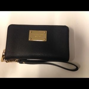 Michael Kors Jet Set Saffiano Wristlet